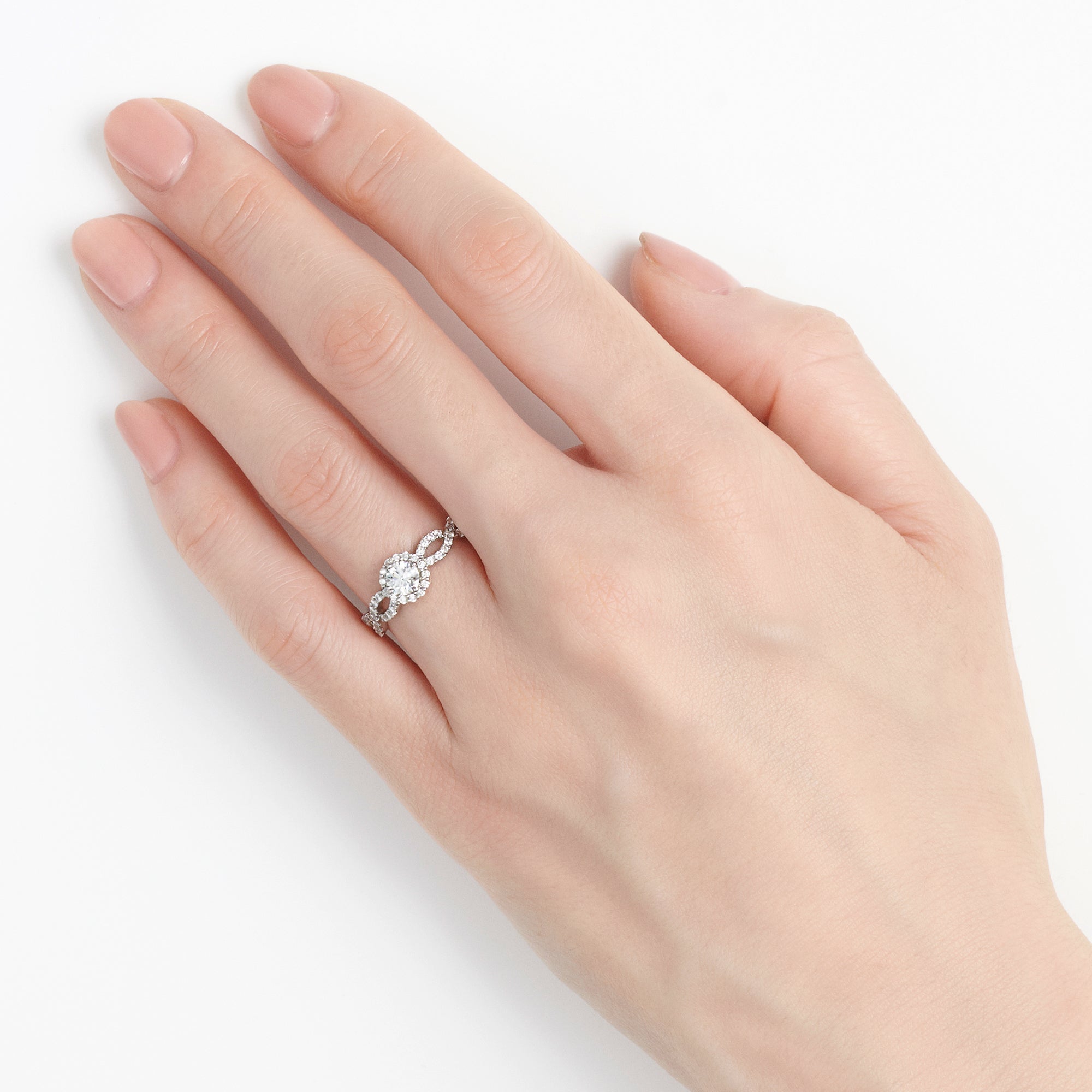 ヴァンドーム グレース エンゲージメントリング | 結婚指輪・婚約指輪 